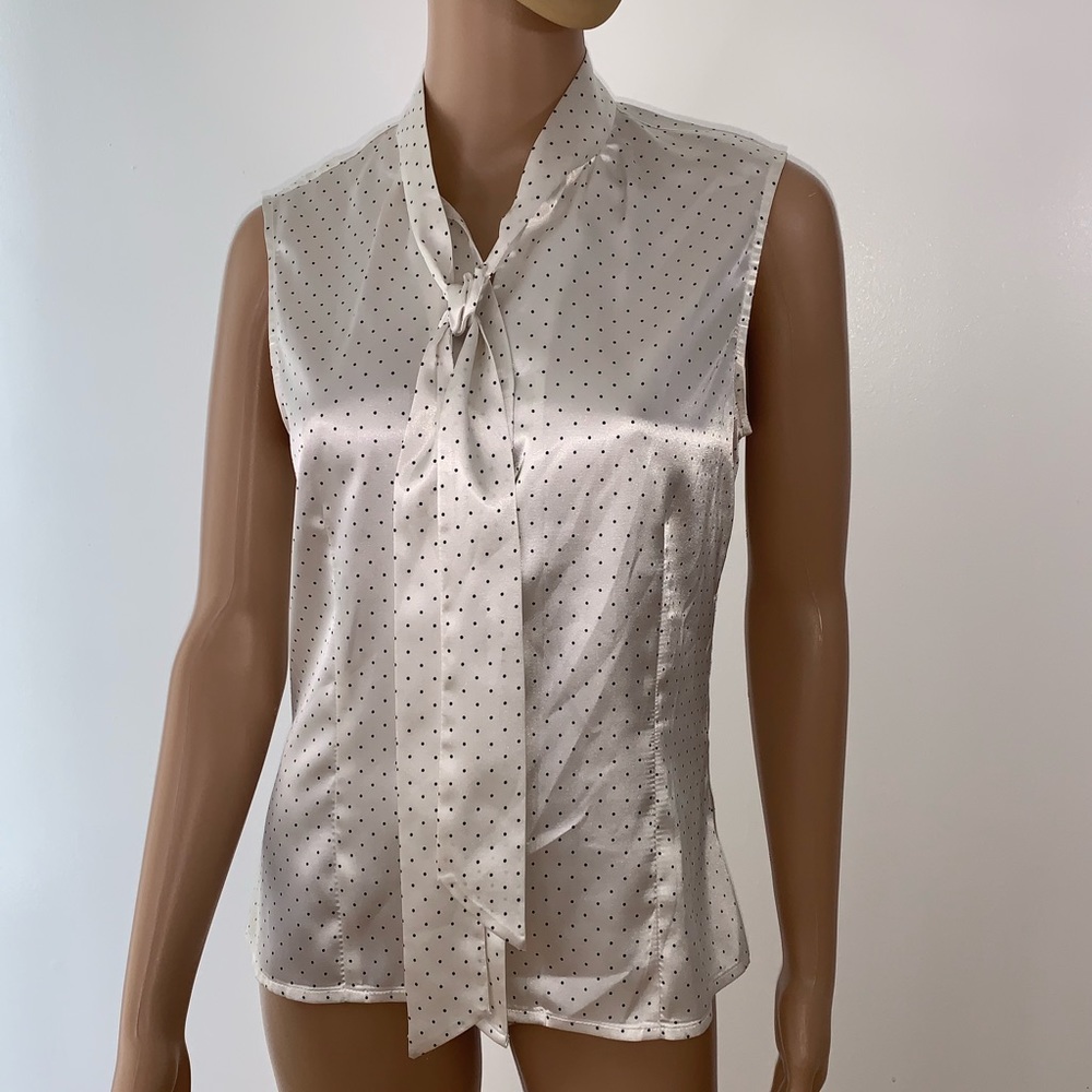 Tahari women blouse size s , sleeveless, buttons